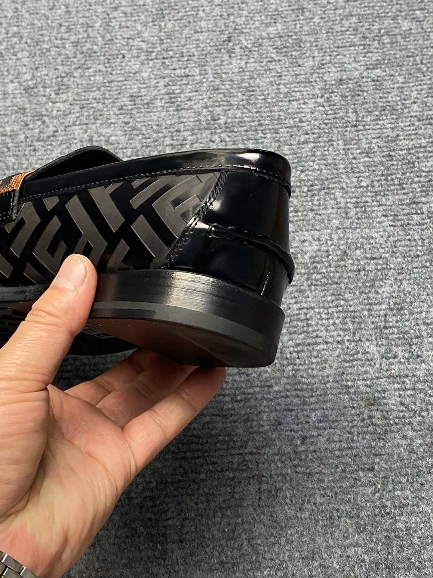 Factory price 960FENDI Fendi men's breathable and comfortable leather shoes. Original development. The leather outsole is made of leather. Counters copy one to one. Imported counter cowhide. Imported water dyes cattle. 38 to 44. (45.46. can be ordered. 47.